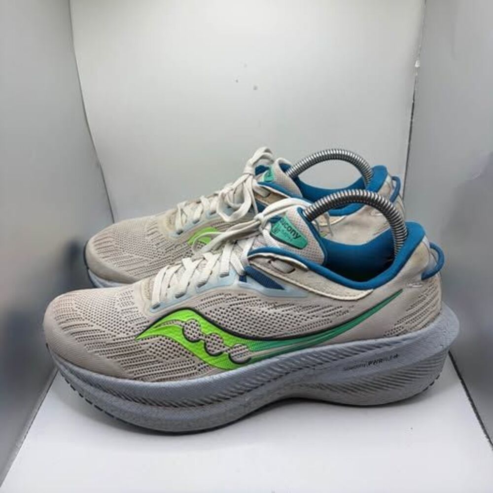 Women’s Saucony Triumph 21 Running Shoes Size 9